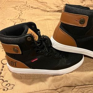 Levi’s 501 high tops ,like new . Size 10.5